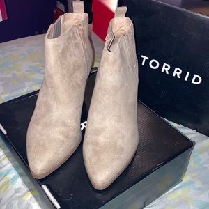 Torrid size 11 Chelsea heel booties